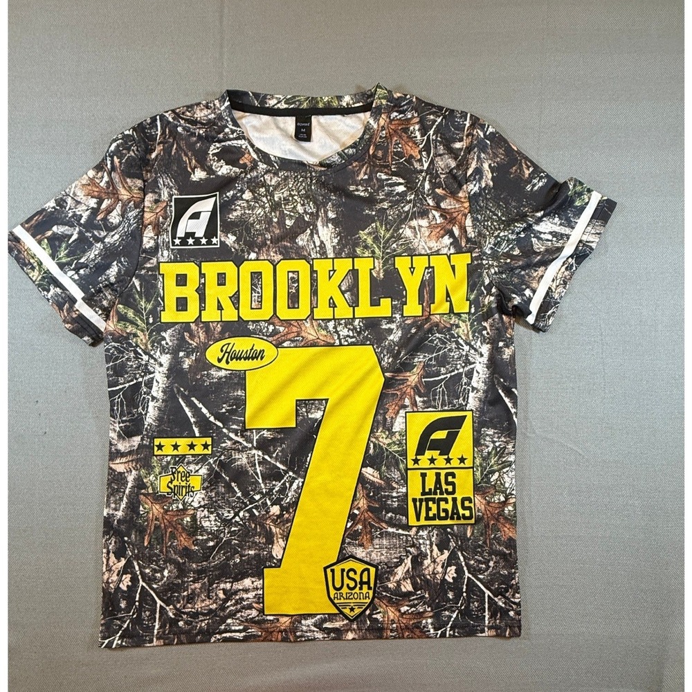 Romwe Mens Camo Brooklyn 7 Graphic T-Shirt Yellow Black Forest Camouflage M